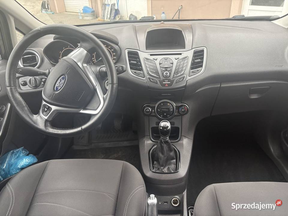 FORD FIESTA benzyna wielofunkcyjna kierownica Dolna Grupa