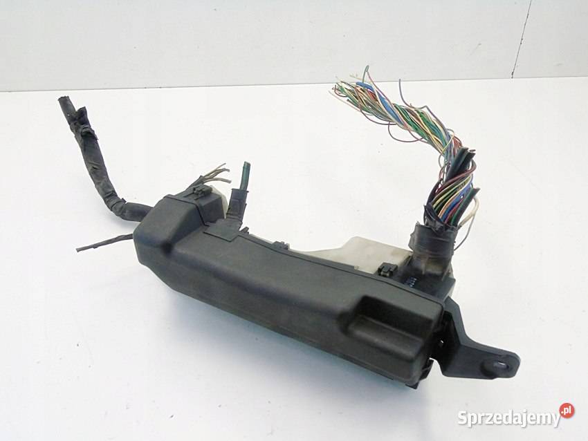 SKRZYNKA BEZPIECZNIKÓW TOYOTA AVENSIS T25 03 20