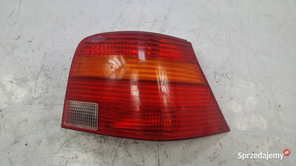 LAMPA PRAWA TYŁ VOLKSWAGEN GOLF IV