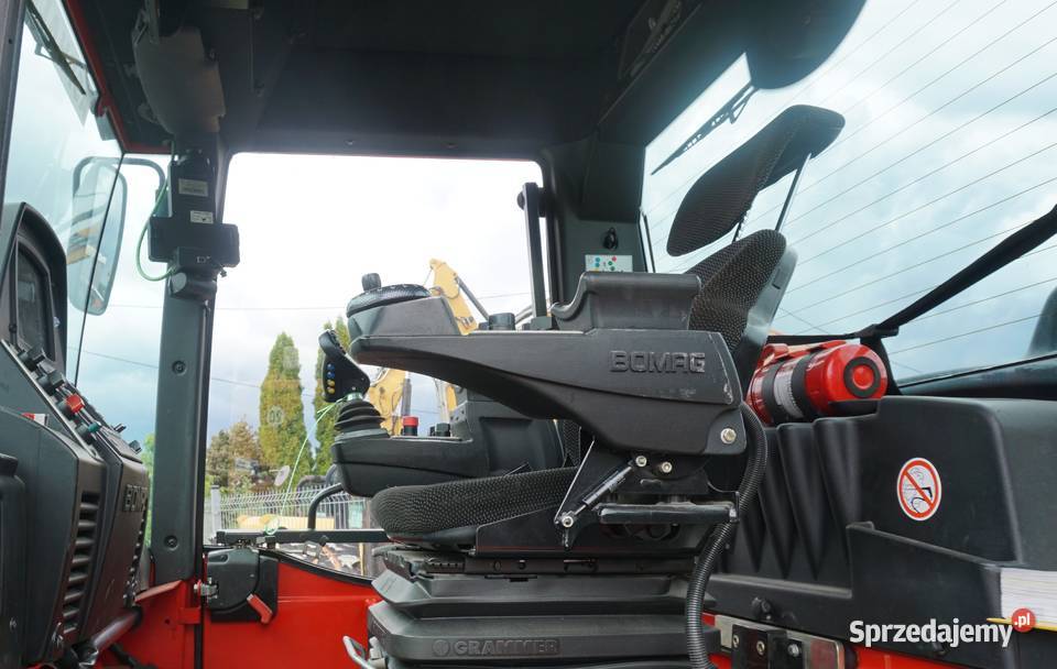 Walec Bomag BW 174 AP 2016 z rozsypywaczem grysu