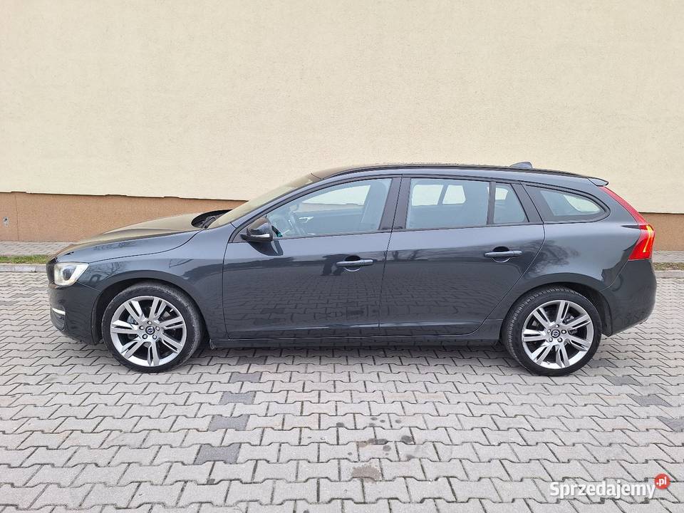 Volvo V60 ksenony 160 20 D3 5 cylindrów Rok produkcji 2014 V60