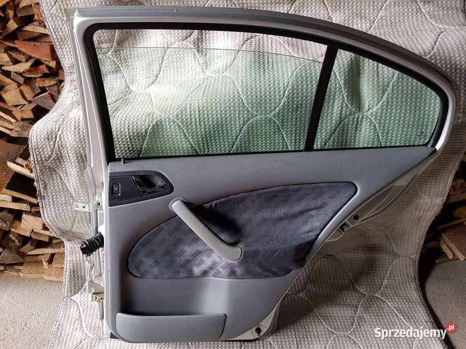 Drzwi Octavia 2008r Srebrne Prawy Tył Rok produkcji 2008 Łagów