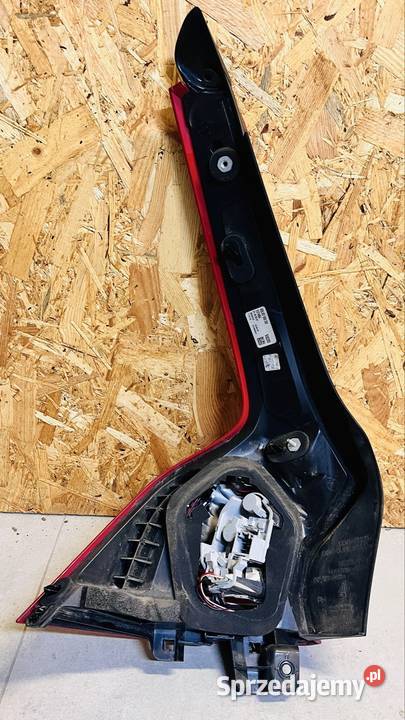 Lampa prawa tył Volvo V60 I 2012 uszk Motoryzacja Bilcza