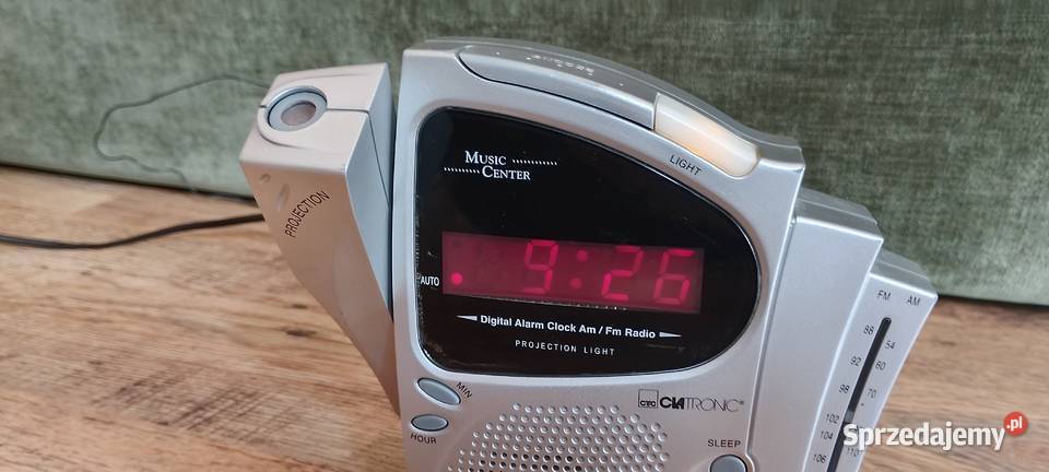Godzina na suficie Radiobudzik Clatronic MRC 547