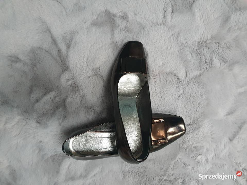 Buty brązowe lakierowane 40 Sprzedam inna mazowieckie Warszawa
