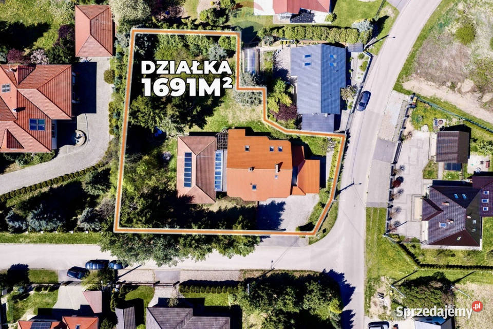 Dom z krytym basenem i pięknym ogrodem Rok budowy 1998 Kunice