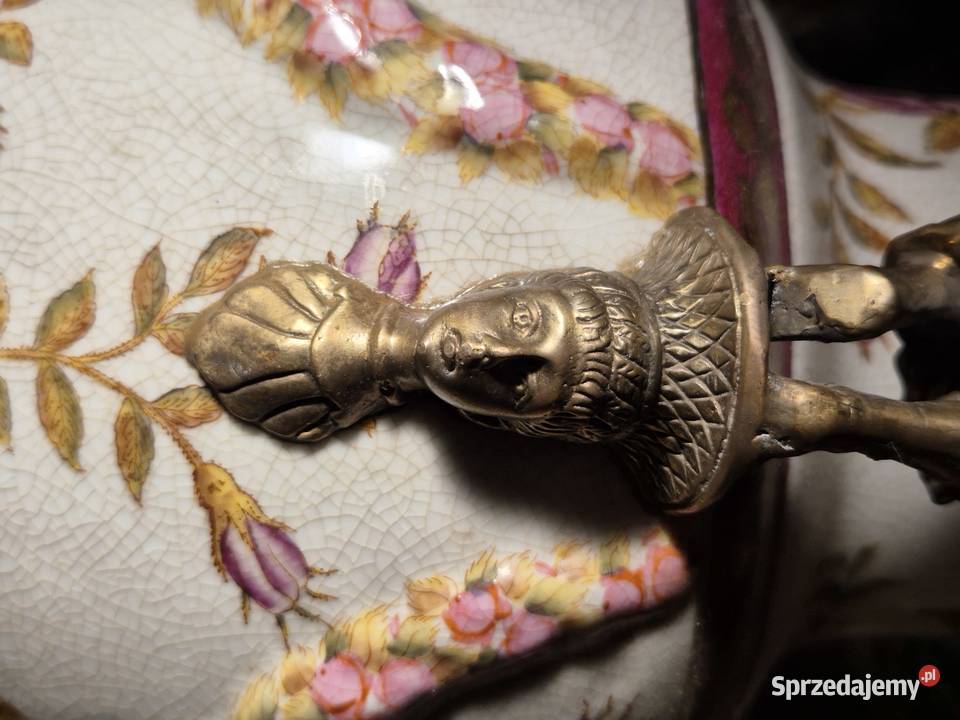 Porcelanowa waza królewska róże mosiądz ACD 118 Wrocław