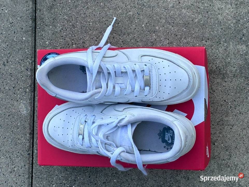 Nike Sportswear AIR FORCE 1 LE UNISEX Sneakersy Świdnik