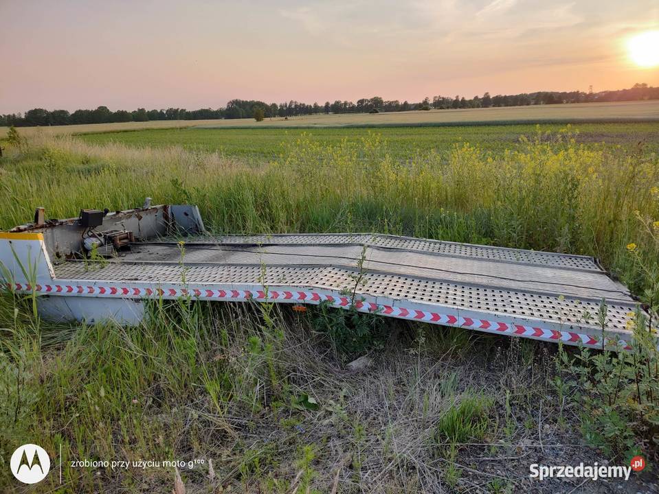 Najazd samochodowy z wciągarką zabudowa laweta