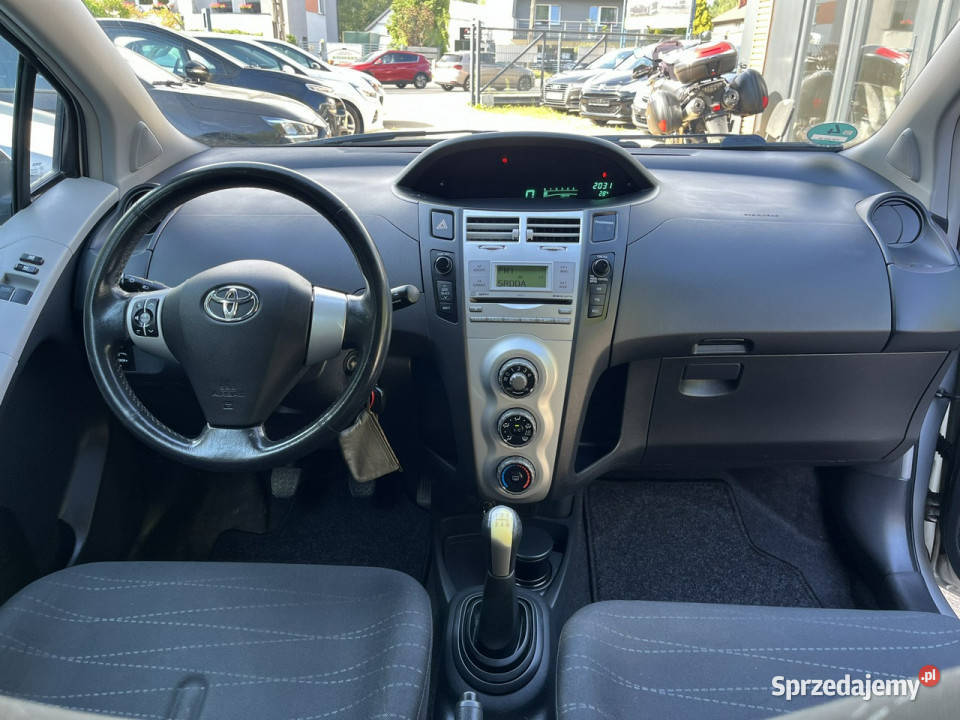 Toyota Yaris 13 1WŁ Oryginal Lakier Klima El Częstochowa sprzedam