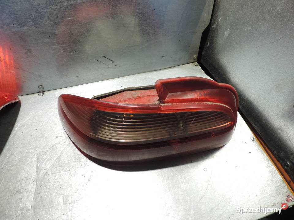 LAMPA LEWA LEWY TYŁ TOYOTA AVENSIS T22SEDAN Rok produkcji 2001 Lampy tylne Nowy Sącz sprzedam