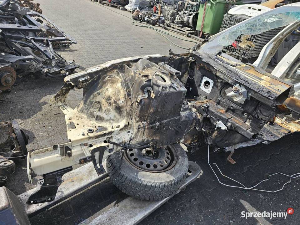 ĆWIARTKA PRAWA PRZÓD MASERATI GHIBLI