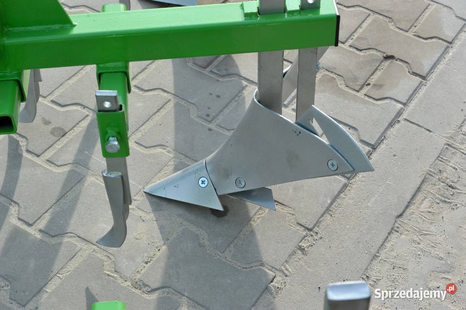 Pielnikoobsypnik 3sekcyjny dwurzędowy P475 Bomet nieuszkodzony Tajęcina