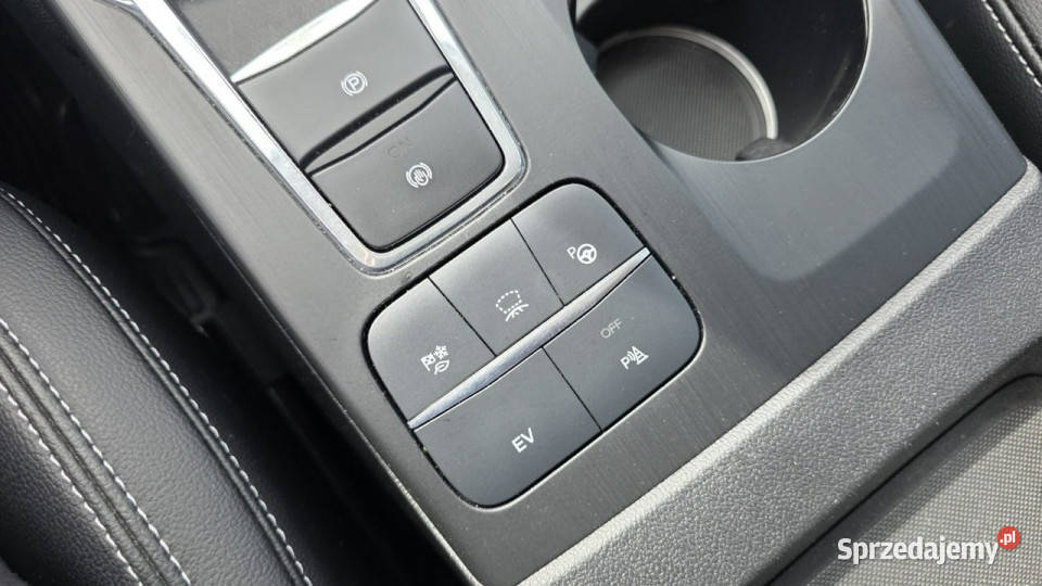 Ford Kuga Duża Navi ledy nowy hybryda plugin światła przeciwmgielne Kuga