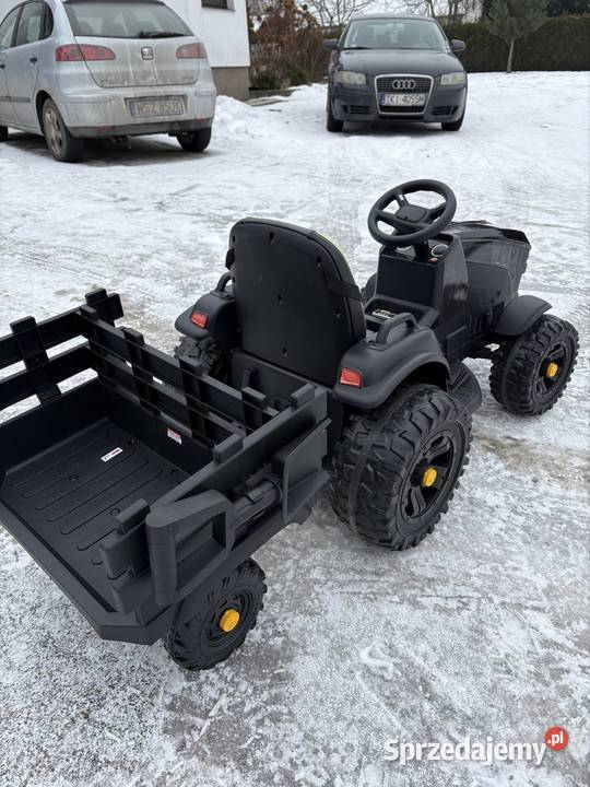 traktor na akumulator Titanium Z z przyczepą Grabownica