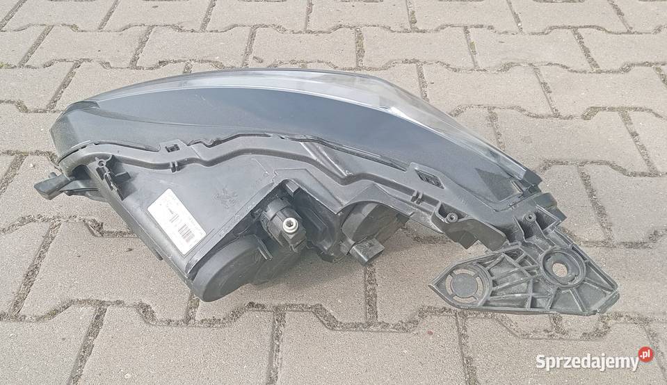 Peugeot 208 reflektor lampa prawy przód wielkopolskie Przeźmierowo