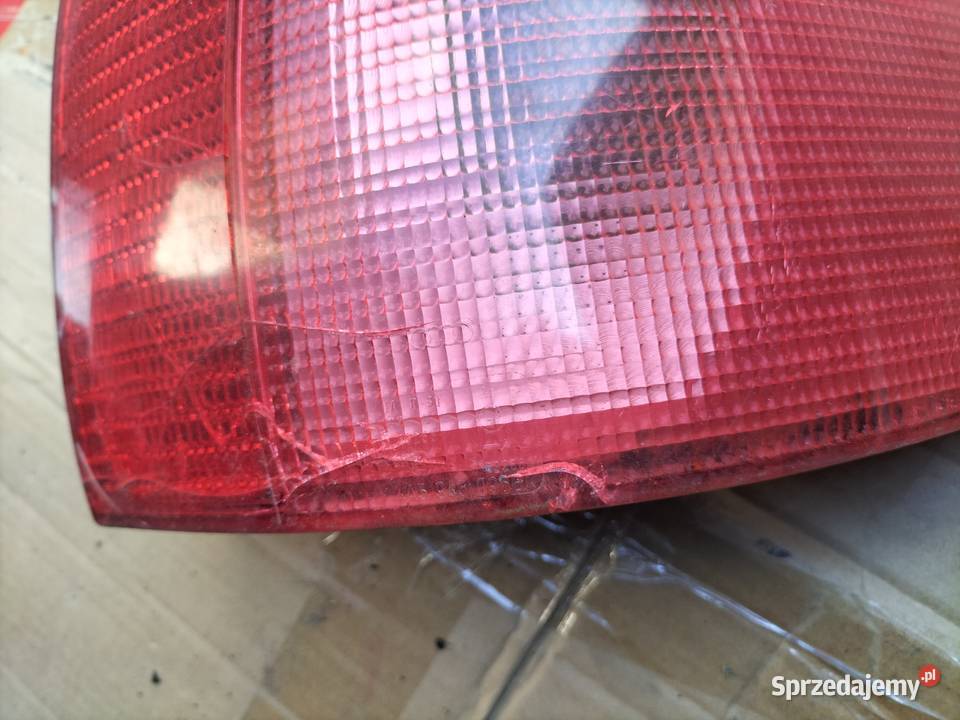 AUDI A6C4 A6 C4 SEDAN LAMPA TYŁ TYLNA PRAWA prawe Lampy tylne Kamień-Kolonia