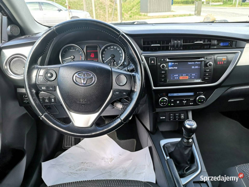 Toyota Auris II 2012 Sadlno