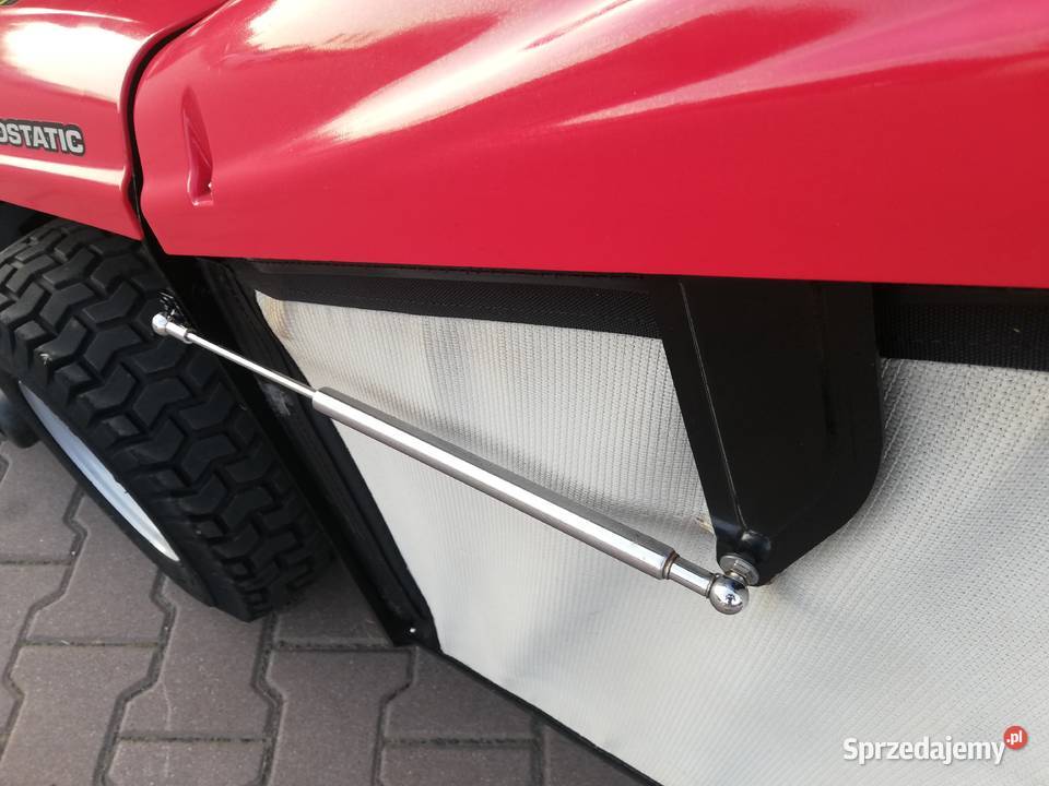 Traktor ogrodowy kosiarkaz pługiem śnieżnym