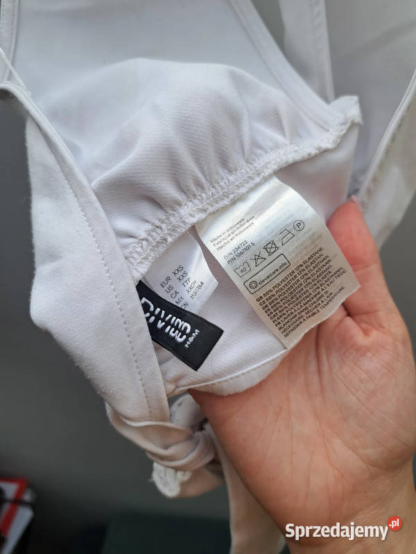 Biały top wiązany na szyi HM Divided rozmiar Trąbki Wielkie