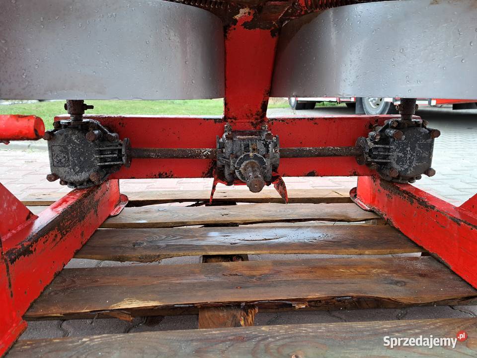 Rozsiewacz nawozów 2 tarczowy Akpil 600L Proszowice