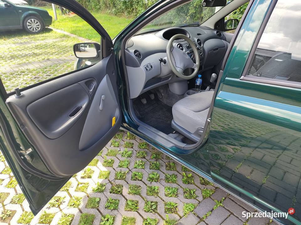 Toyota Yaris 11 benzyna Yaris sprzedam