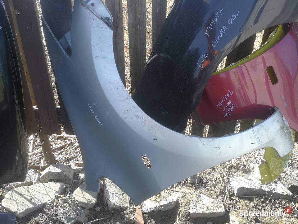 TOYOTA Auris 2007 błotnik prawy Górno