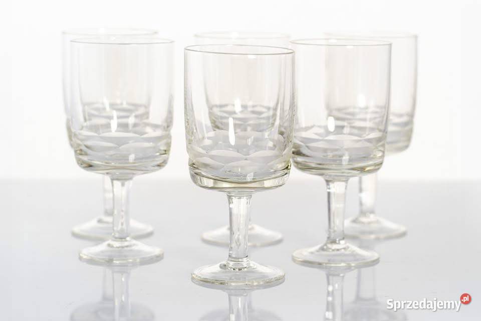 Komplet 6 pięknych kieliszków z ozdobnym frezem Kieliszki i pucharki Warszawa