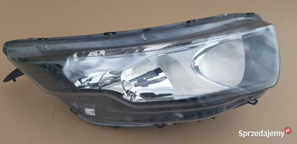 IVECO DAILY IV REFLEKTOR PRAWY LAMPA PRAWA Trzciel