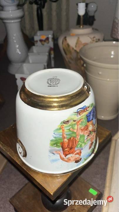 Osłonka Doniczka ze scenami w 2 medalionach Made sprzedam