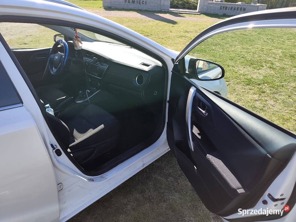 Toyota Auris 18 HSD Luna 2015 Hybryda Białystok sprzedam