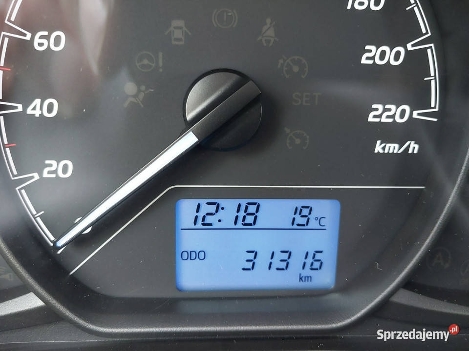 Toyota Yaris 15 benz SALON pierwszy wł 100 gniazdo USB Yaris