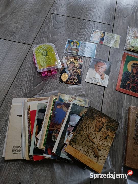 kolekcja dewocjonaliów w tym małych książeczek Poznań
