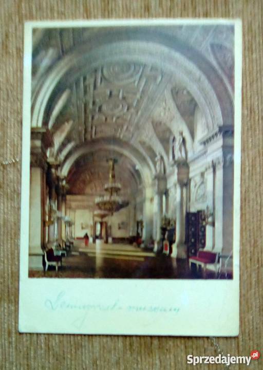 WNĘTRZE MUZEUM ERMITAŻU W SANKT PETERSBURGU Piszczac