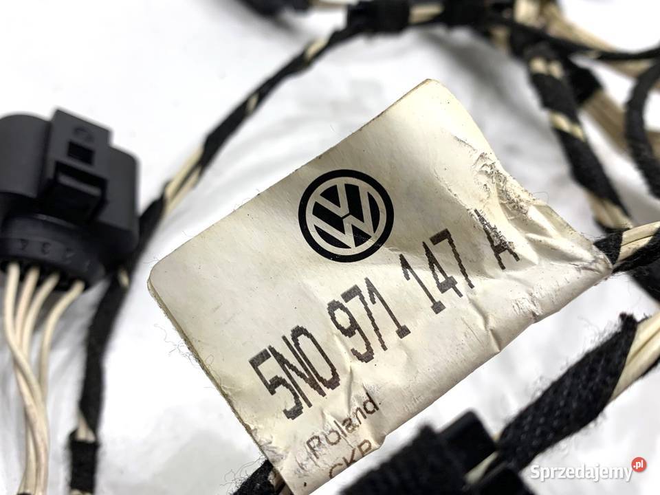 WIĄZKA KLAPY BAGAŻNIKA TYŁ VW TIGUAN 5N0971147A podkarpackie