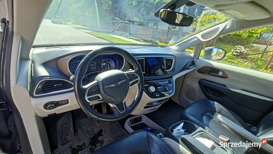 Sprzedam Chrysler Pacyfika 2017 Touring L 7 os benzyna Pabianice sprzedam
