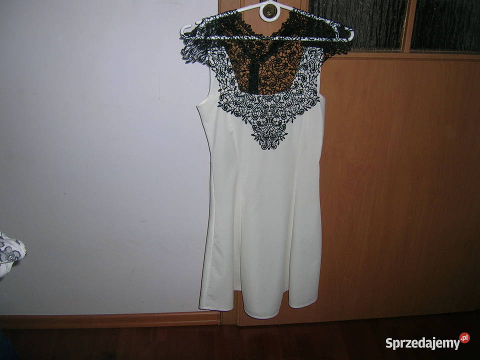 Sukienka z haftem czarnym M Czarna