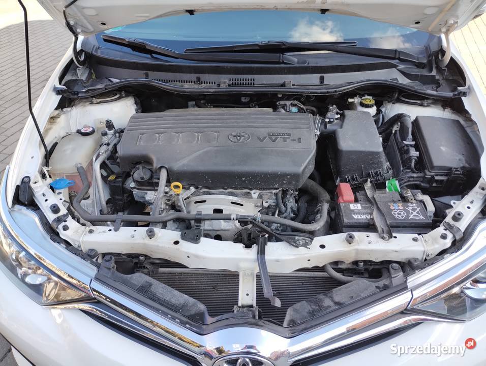Toyota Auris II Kombi 133 Dual VTTi niski Rumia