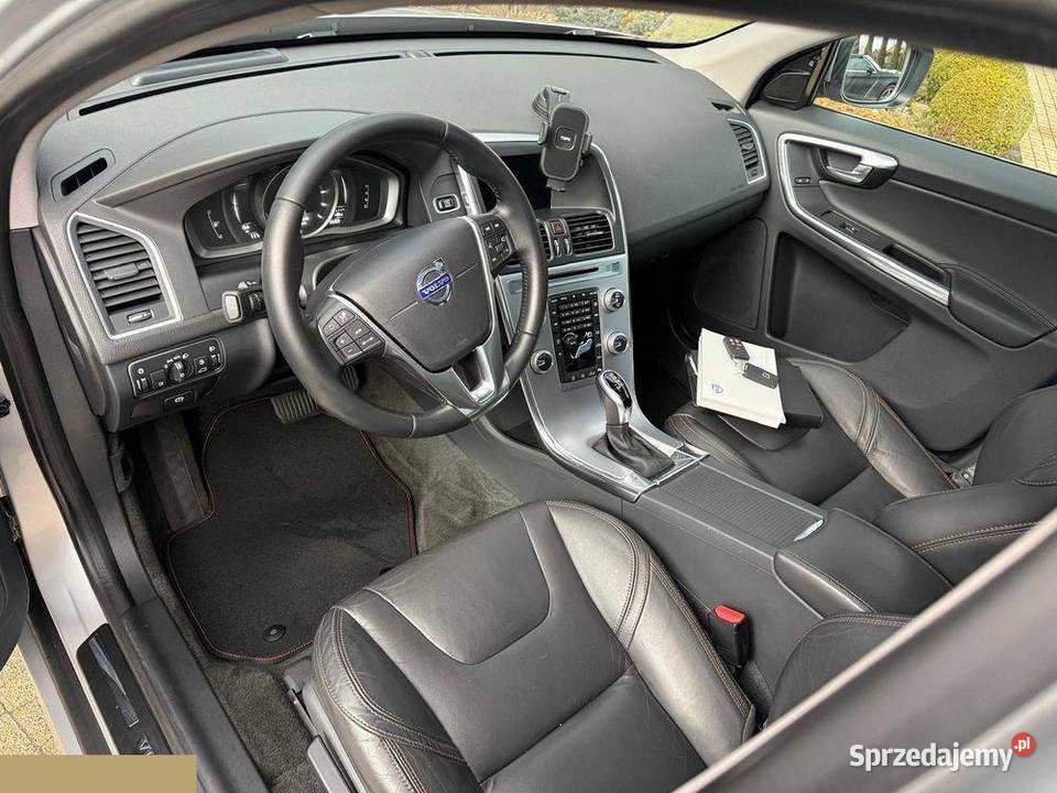 Volvo XC 60 20 Diesel 149 2017r bezwypadkowy