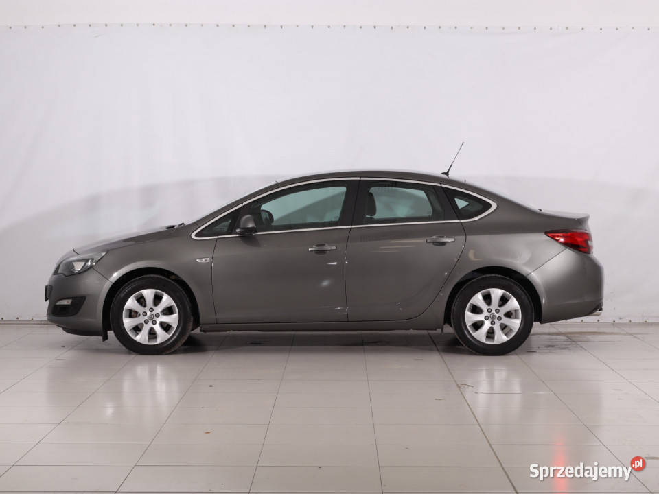 Opel Astra 14 T nieuszkodzony Piaseczno