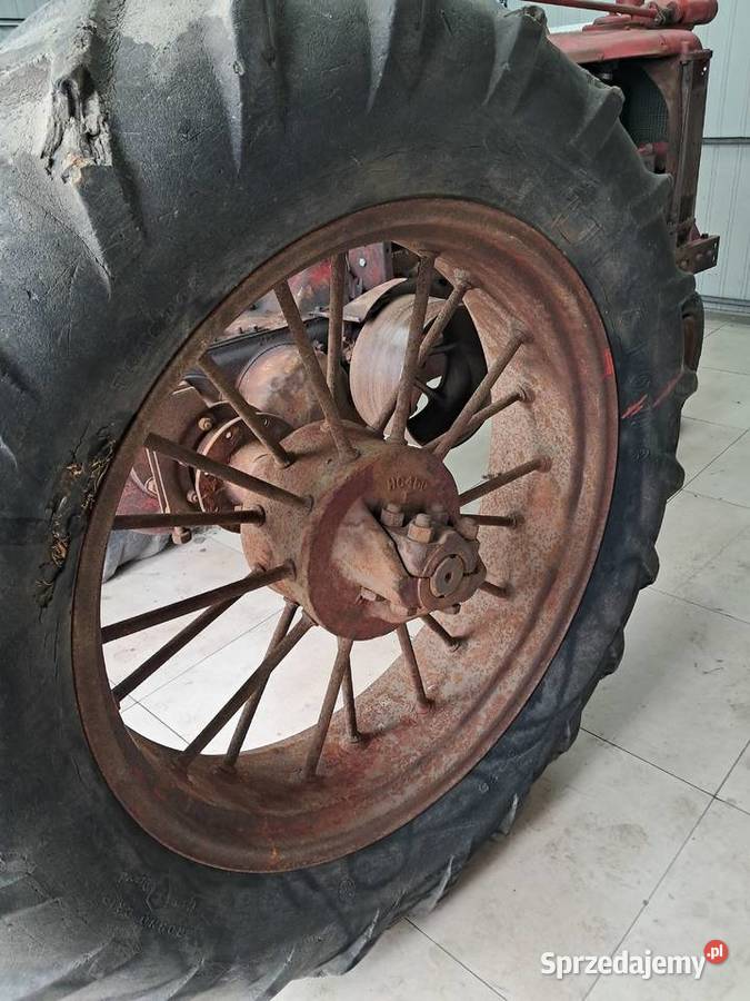 Traktor zabytkowy FARMAL F14 Gniewkowo