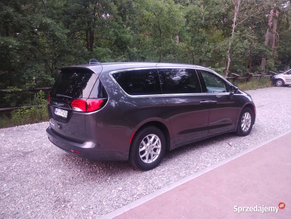 Chrysler Pacifica 2022 38