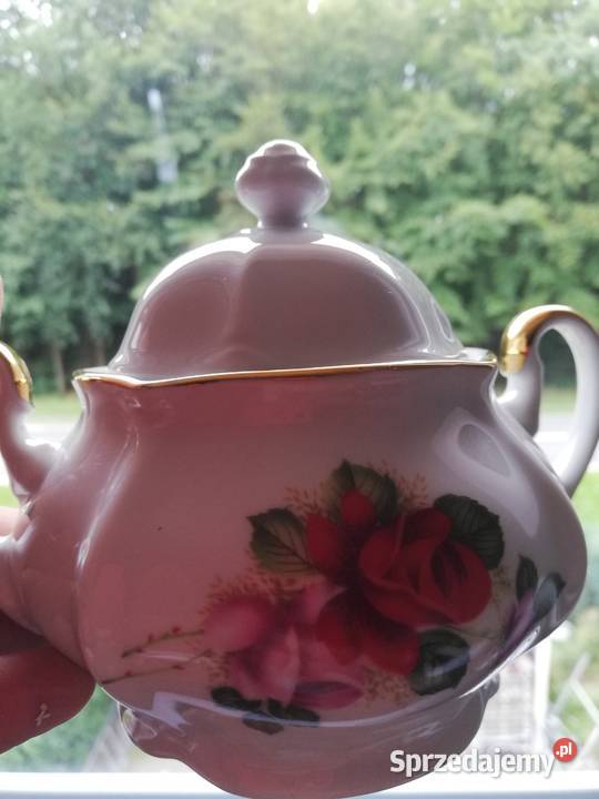 Biała porcelana w czerwone róze sygnowana małopolskie Gorlice