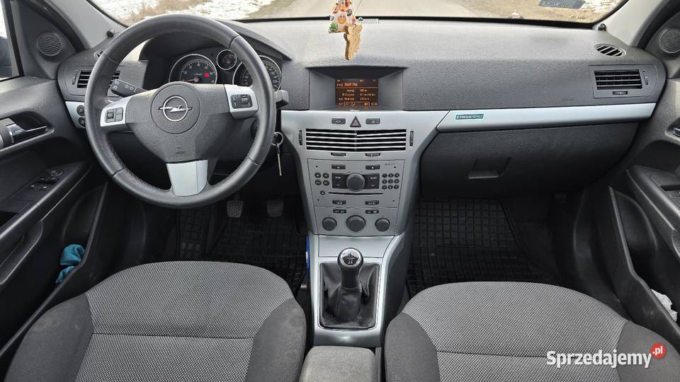 Opel Astra sedan 16 benzyna lakier metallic śląskie Gliwice sprzedam