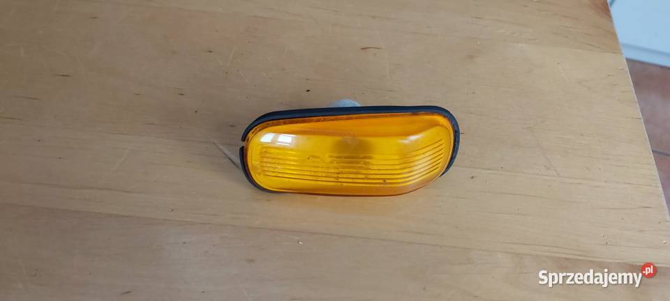 Lampka kierunkowskazu błotnik Saab 93 9802 Szczecin