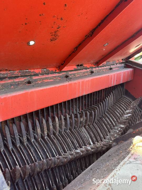 Przyczepa samozbierająca rozrzutnik obornika Claas