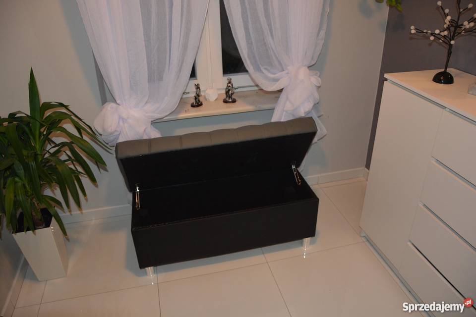 Pufa biała tapicerowana Pikowana Kryształki Łódź