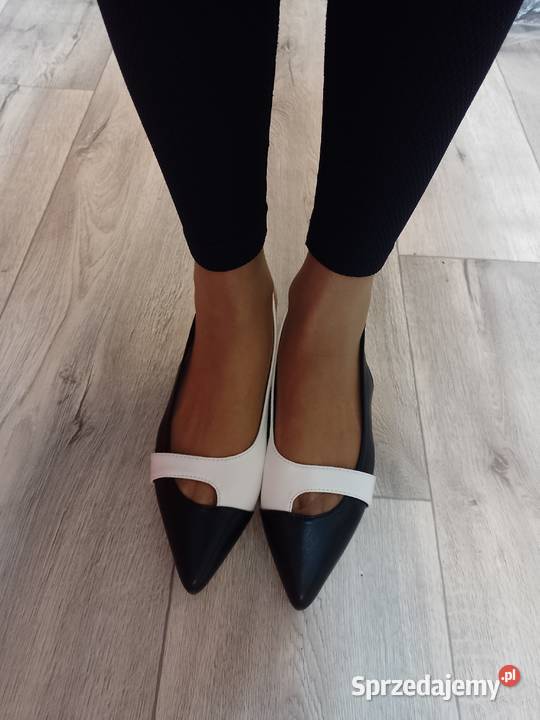 3940 Biało czarne niskie czółenka wieczorowe z