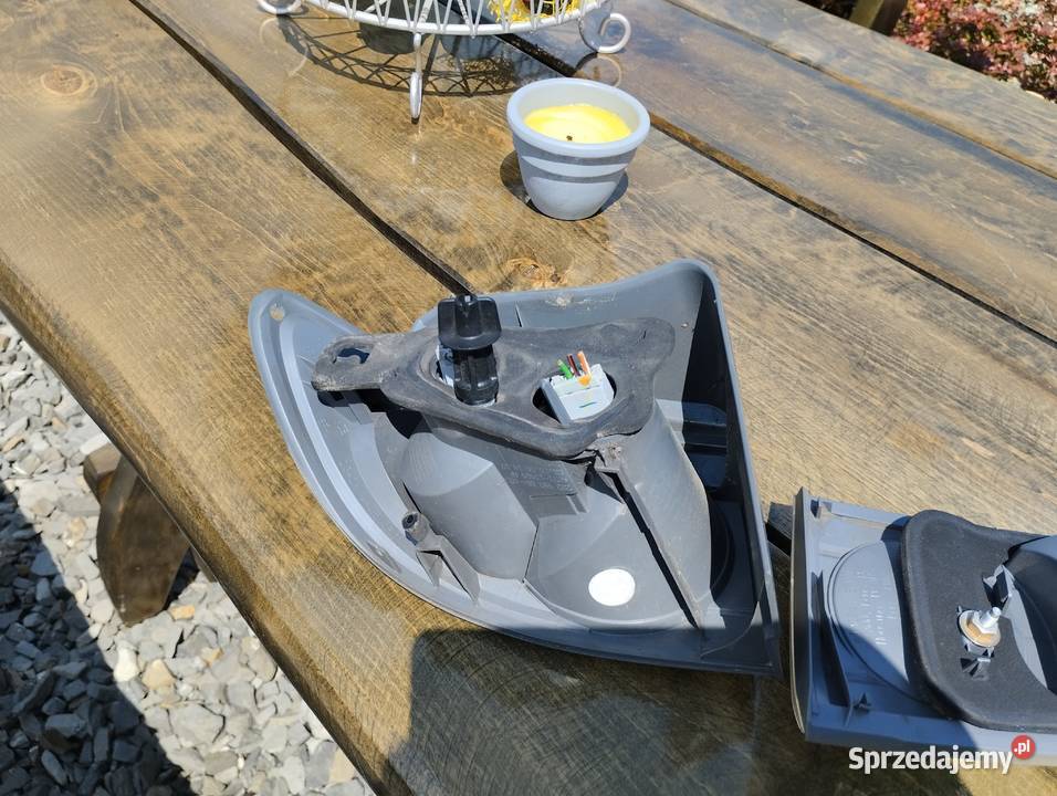 Sprzedam komplett lamp do Mazdy 2 Lift Wisła