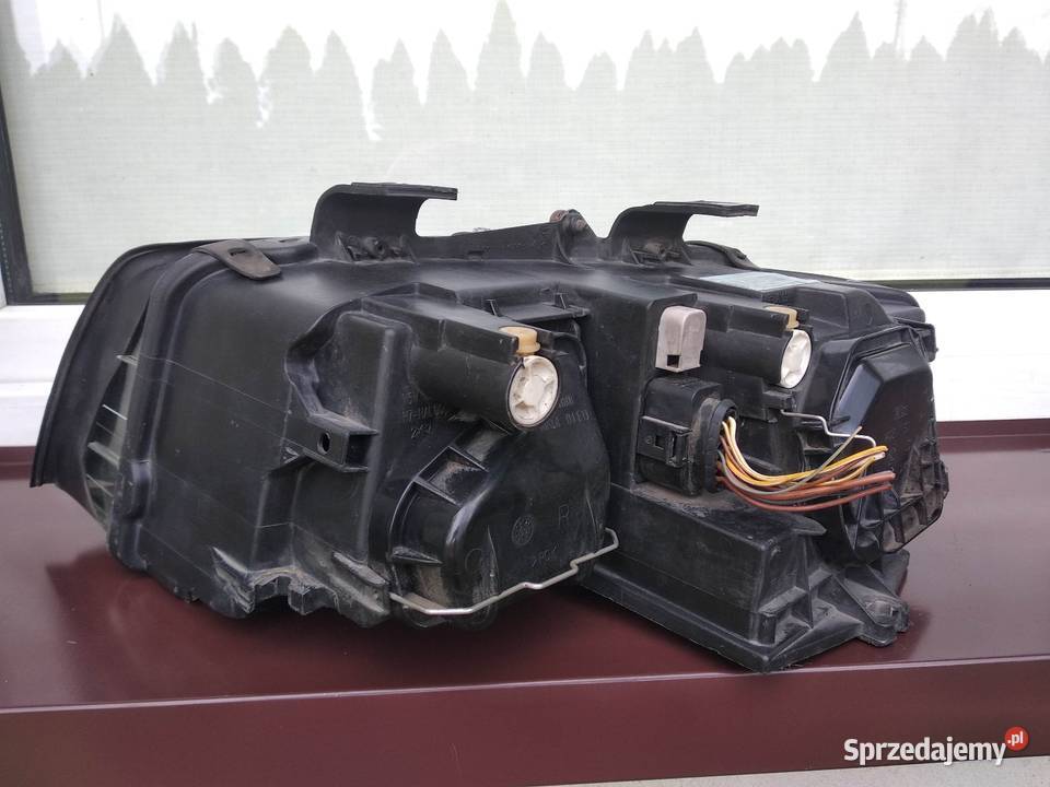 Audi A4 B6 lampy przednie reflektory przód prawy Sieradz